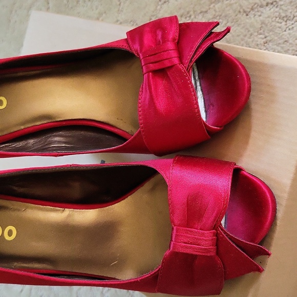 Me Too Red Satin Pumps - Never Been Worn - Picture 2 of 6